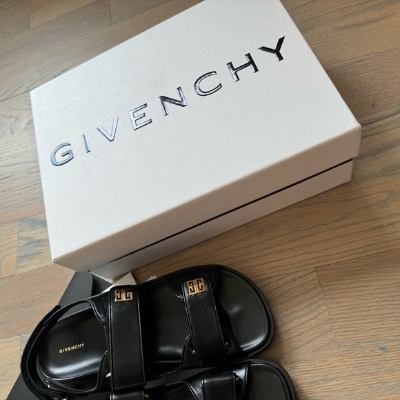 Givenchy women’s 4G logo embellished leather sandals size 38 - Picture 7 of 11